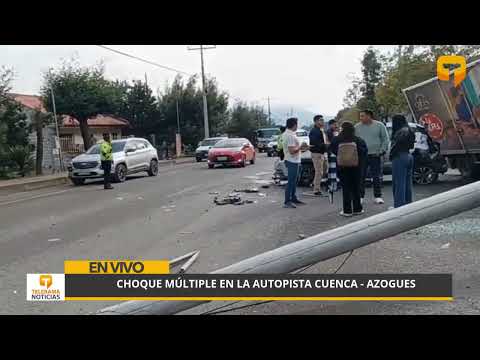  Choque múltiple en la autopista Cuenca–Azogues: poste cayó sobre un vehículo.