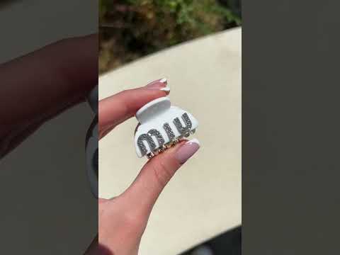 Крабик для волос МиуМиу в белом цвете с камнями - фото 1 - id-p2296923641