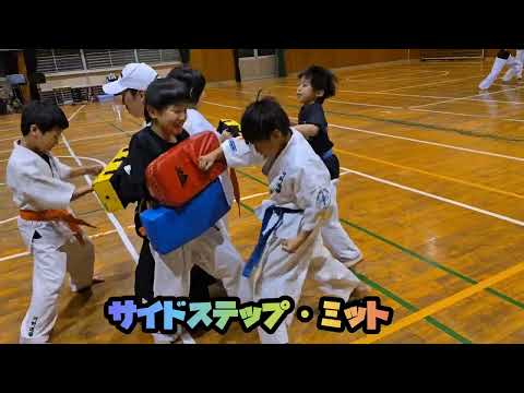 サイドステップとインローで相手を崩しながら組手