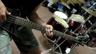 Video thumbnail for Dean Ml Metalman Bass by universalrenote