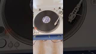 d.j. Dave - dancing cha cha