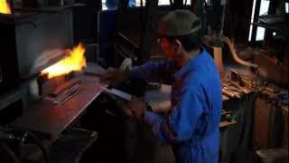 preview picture of video 'Japanese knife making at MORITAKA HAMONO'