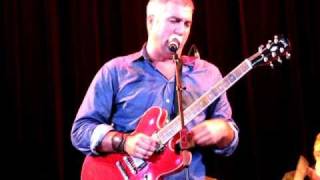 Taylor Hicks singing " I Live on a Battlefield" in Tarrytown NY