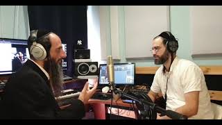 הרב מאור קריו ושי גז   סיפורים ומשלים הדרך הפשוטה (הרב מאור קריו) - התמונה מוצגת ישירות מתוך אתר האינטרנט יוטיוב. זכויות היוצרים בתמונה שייכות ליוצרה. קישור קרדיט למקור התוכן נמצא בתוך דף הסרטון