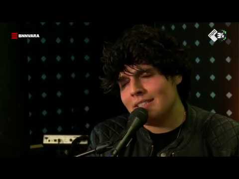 Dance Monkey - Tones and I (live cover by Marnix Emanuel on 3FM)