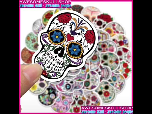 Vídeo relacionado con Pegatinas de Cráneo de Azúcar, 100 Piezas Pegatinas Calavera, Pegatinas de Calavera de Terror, Pegatina del Día de Muertos Mexicano, Pegatinas Graffiti para Ordenador Portátil Maleta Casco