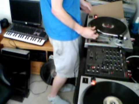 Kapcoms - Dubstep to drum and bass turntable mix!