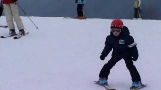 preview picture of video 'Clemens beim Schifahren mit Sprung'