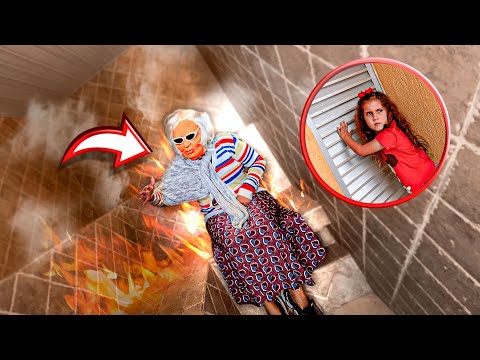 A VOVÓ FICOU TRANCADA DENTRO DA SAUNA DE CASA!! 