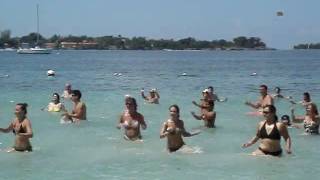 preview picture of video 'Hidroginástica praia Negril_Jamaica 2007.MPG'