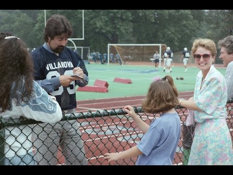 8-29-89 Leo Rossi visits Villanova Stadium