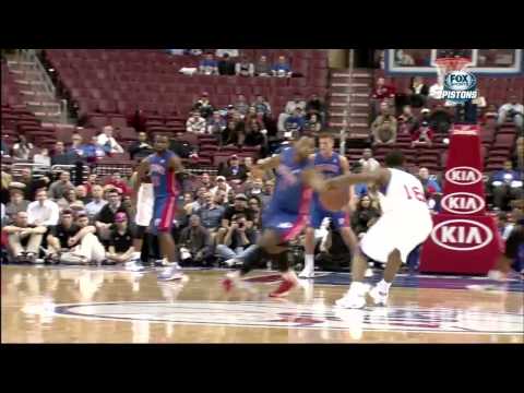 Andre Drummond rips PG Maalik Wayns & throws down the breakaway dunk
