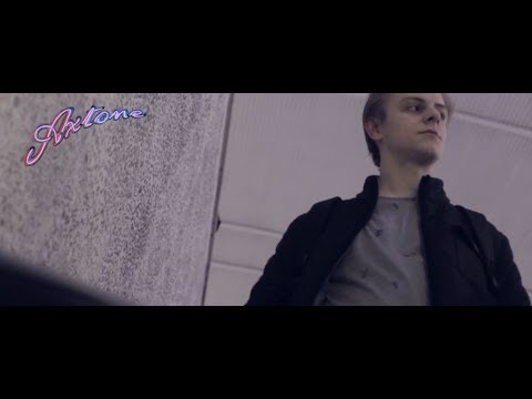 Blinders - From Poland to the 'Centre of The Universe' - AxtoneTV