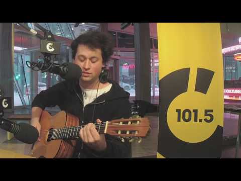 Le Retour | Dany Alexandre joue "Même en plein été" à la guitare