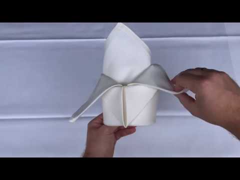 Servietten brechen (falten) – Lilie von Mietwaesche.Shop