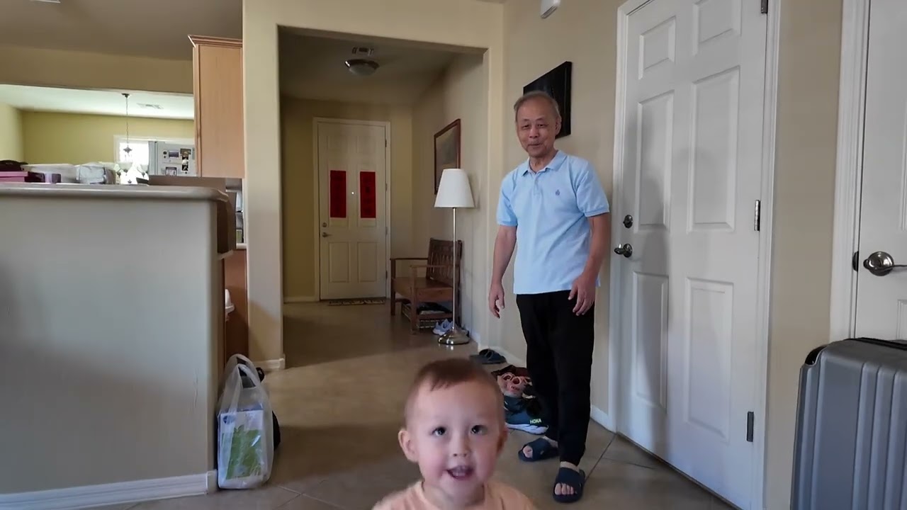 🎉 Toddler reunites with grandparents