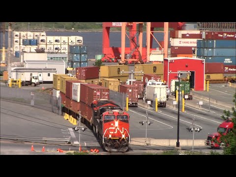 Friendly Horn Action! Train CN 519 Hauling Containers from PSA Atlantic Hub Terminal - Halifax, NS