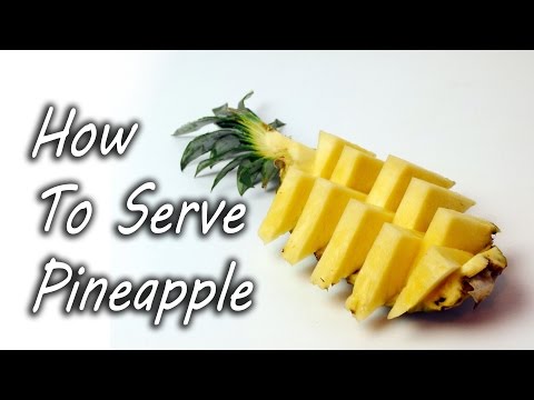 Nu vei mai servi ananasul altfel! Cel mai simplu truc pentru a felia fructul în mod inedit!