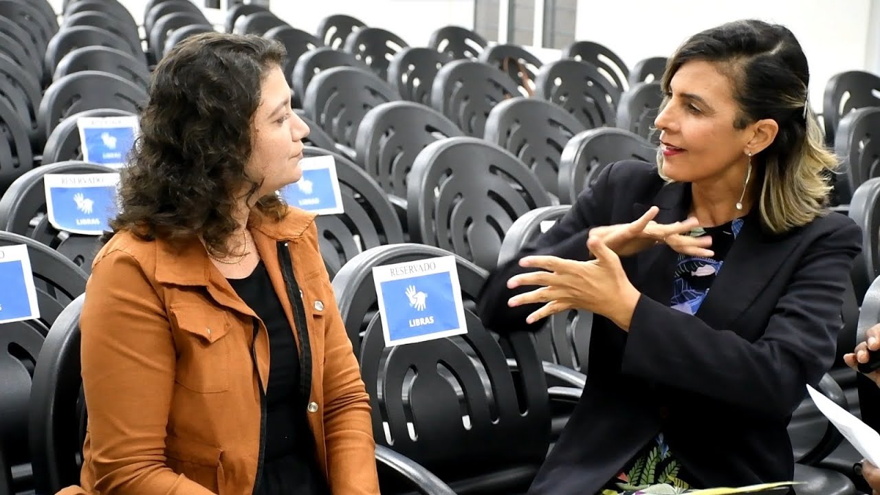 Testemunhas de Jeová Unem Fé e Comunicação Através da Libras