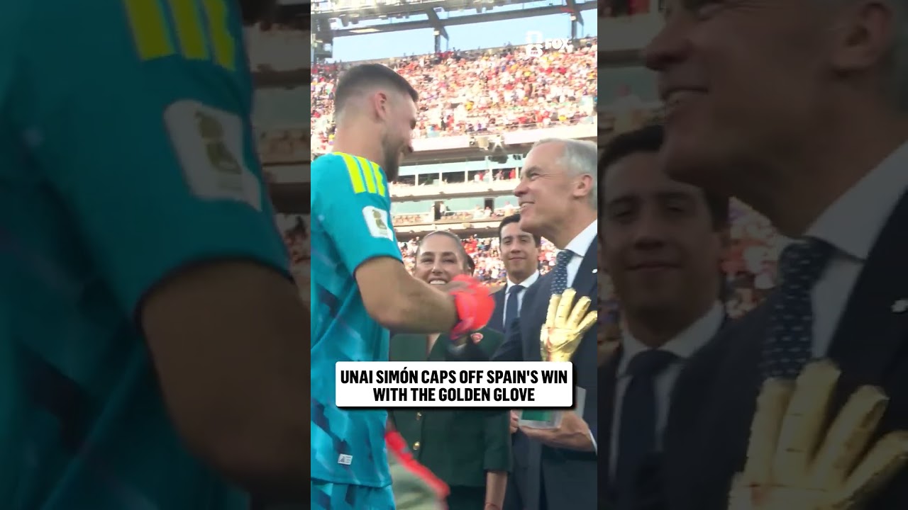 Unai Simon lifts the adidas Golden Glove — FIFA World Cup 2026