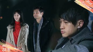 남편이 출장을 일찍 마치고 레스토랑에서 아내와 자신의 절친이 데이트하는 현장을 목격했다. 해외 행 티켓을 사고 다시는 돌아오지 않았다.