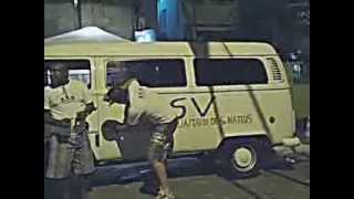 preview picture of video 'Moradores saem em busca de moradores de rua para dar alimentos e esperanças.'