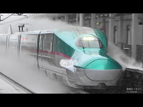 Watch A Japanese Supertrain Blast Through Snow-Covered Tracks Going 200 MPH