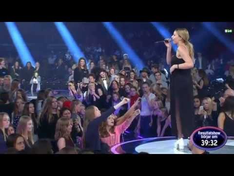 Matilda Gratte sjunger At last i pausen av Idolfinalen - Idol Sverige (TV4)