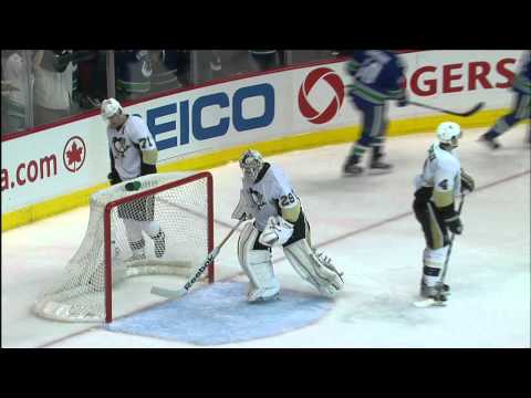 Canucks Vs Penguins - Daniel Sedin 3-3 Goal 2011.10.06