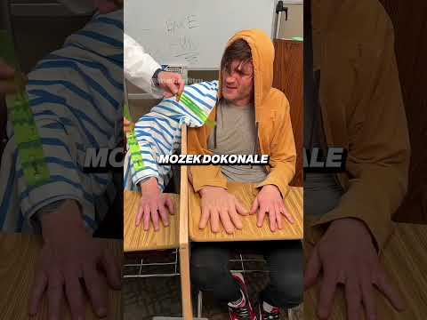 Fascinující psychologický experiment s gumovou rukou 🧠🤯