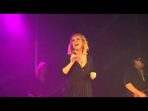 Iveta Bartošová ♥ Půlnoční smíření ~ Vánoční koncert v Praze ~ 20.12.2010 ~ HD