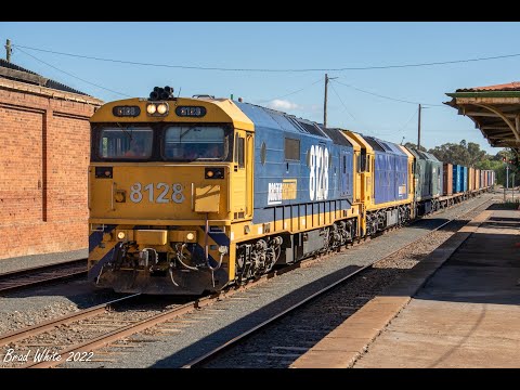 Late running with skidded wheels on an RETY flat: 8128, G519 and G539 on 7902V at Dunolly- 11/3/22