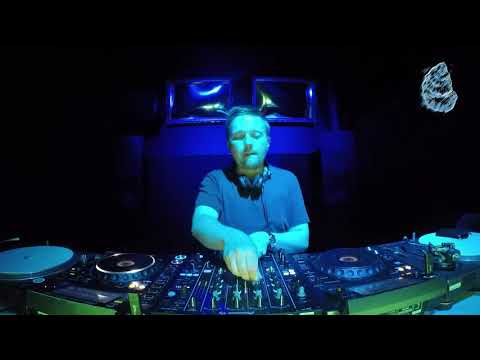 The Blue Oyster: Larix / 26.08 / 18 - 19