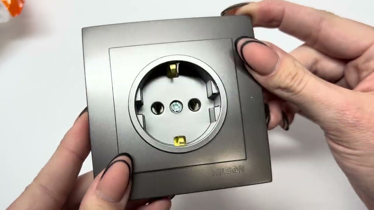 Розетка одинарная з/з NILSON Touran  Антрацит 24161017