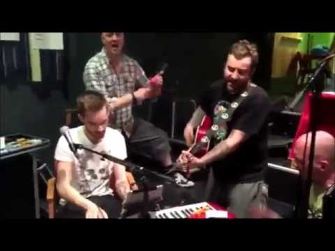 Kent Aune synger Kolvereiddagene