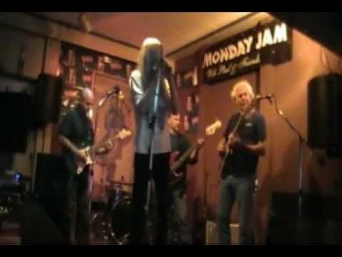 "Slow Town" SupeMan Makes Up Lyrics on Stage @ VT+V Live 24/7