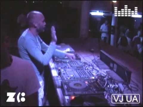 Slava Uncle 09_08_10 - Кazantip Z18 - videoinstallation VJUA - Kiss FM Dance Floor