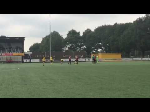 Rood na stevige overtreding DVC-speler Kevin Neve