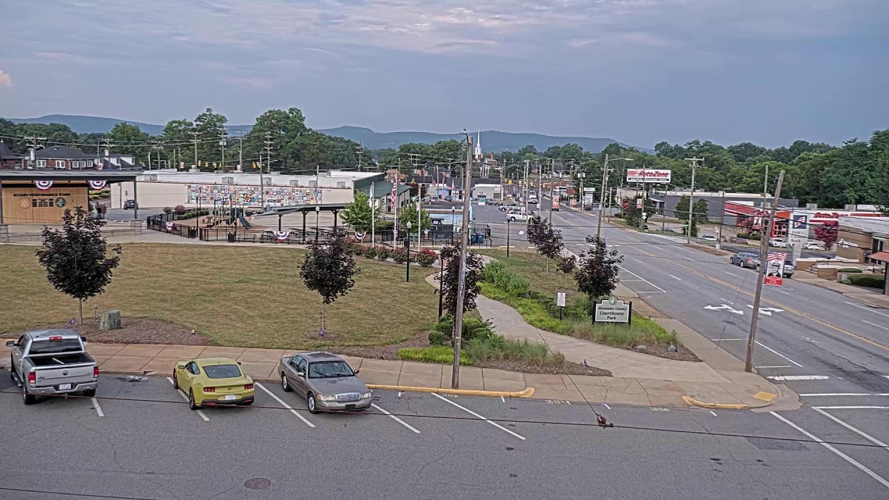 Live webcam view of Alexander County Courthouse Park