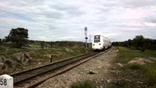preview picture of video 'Tog ankommer stasjon Aljucen nær Mérida i Spania'