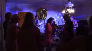 Royal Blues Band plays " I Want To Hug You" John Lee Hooker