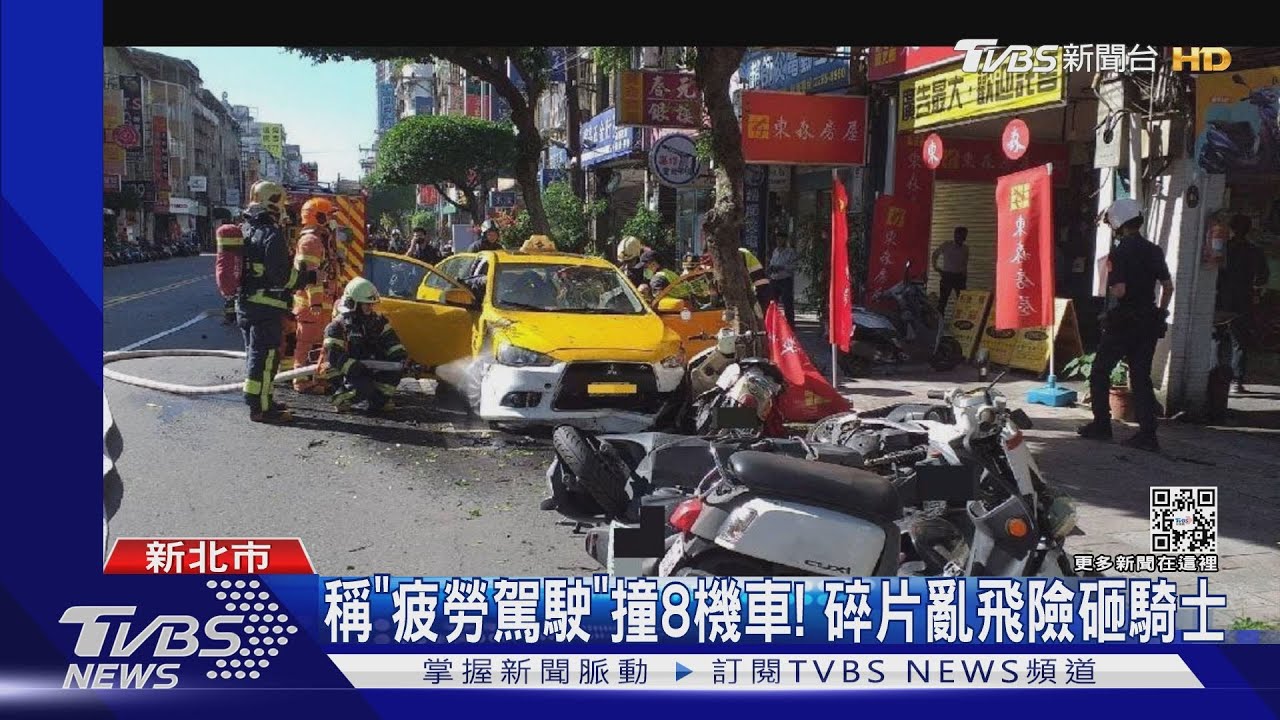 嚇!小黃自撞輪冒「大量白煙」運將困車上
