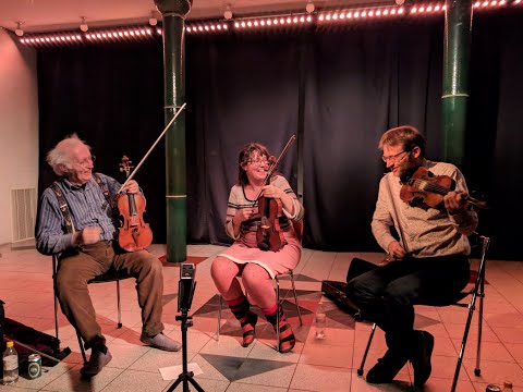 Tjavsmose Trio med et par gamle valse ved høstkoncert i Metronomen 27/10 2018