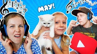 ОТГАДАЙ СЛОВО по ГУБАМ! Смешной ЧЕЛЛЕНДЖ в НАУШНИКАХ от папы Миланы и мамы Family BOX Кто ВЫИГРАЕТ