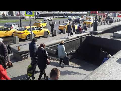 Komsomolskaya metro station entrance 17.05.2020