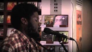 Michael Kiwanuka - Bones (Live)