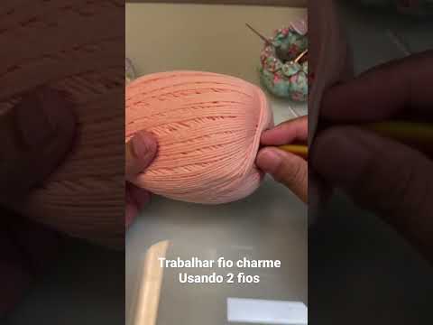 Trabalhar fio charme usando 2 fios …#shorts #croche #sousplatdecroche #shortvideo