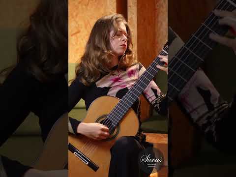 BACH ON A SICCAS LUTHIERS DOUBLE-TOP! Largo (BWV 1005) by J.S. Bach performed by Lucija Iglič.