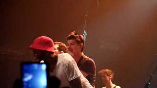 Cobra Starship- Bring It (Snakes on a Plane) -LIVE-feat. Bill Beckett, Travie McCoy