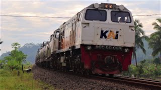 Download lagu KERETA API KETEL , Kereta Pengangkut Minyak Pertamina - Kompilasi Video Kereta Api mp3